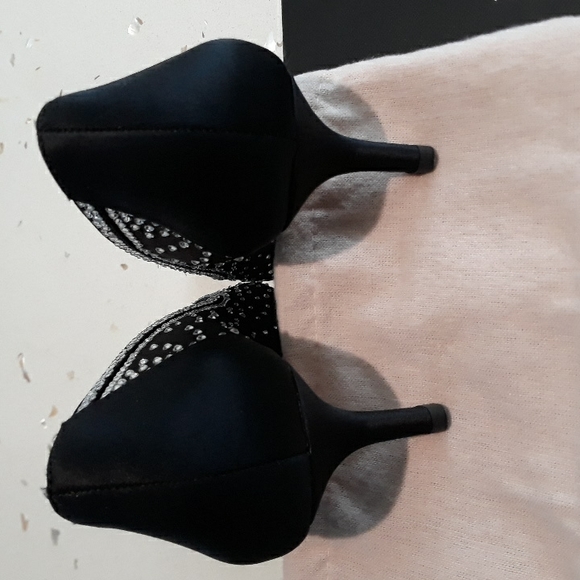 NIB Badgely Mischka EMI pumps in black - Picture 4 of 16